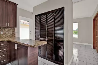 2610 SW 108th Ave, Miami, FL 33165 - Photo 9
