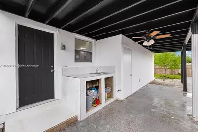 331 W 40th Pl, Hialeah, FL 33012 - Photo 9