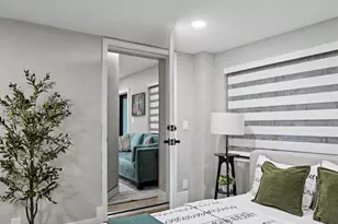 331 W 40th Pl, Hialeah, FL 33012 - Photo 17