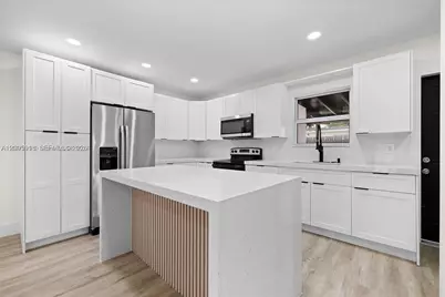 331 W 40th Pl, Hialeah, FL 33012 - Photo 15