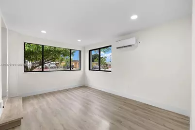 331 W 40th Pl, Hialeah, FL 33012 - Photo 7