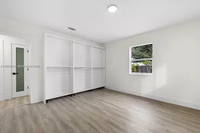 331 W 40th Pl, Hialeah, FL 33012 - Photo 5