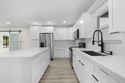 331 W 40th Pl, Hialeah, FL 33012 - Photo 23