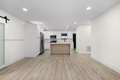 331 W 40th Pl, Hialeah, FL 33012 - Photo 21