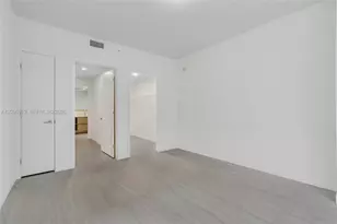 77 SE 5th St, Miami, FL 33131 - Photo 11