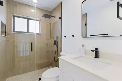 1140 SW 85th Ct, Miami, FL 33144 - Photo 19