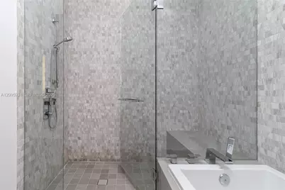 68 SE 6th St #4006, Miami, FL 33131 - Photo 17