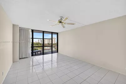 1000 Parkview Dr #715, Hallandale Beach, FL 33009 - Photo 23