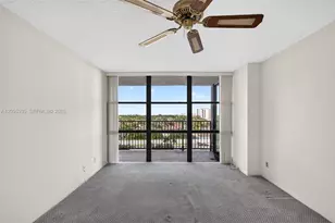 1000 Parkview Dr, Hallandale Beach, FL 33009 - Photo 33