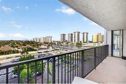 1000 Parkview Dr #715, Hallandale Beach, FL 33009 - Photo 41