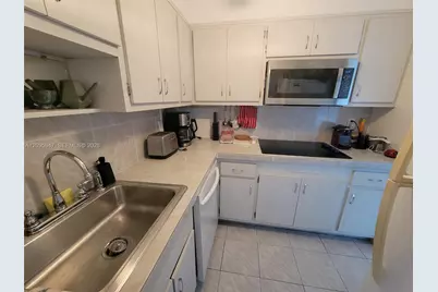 220 Kings Point Dr #606, Sunny Isles Beach, FL 33160 - Photo 11