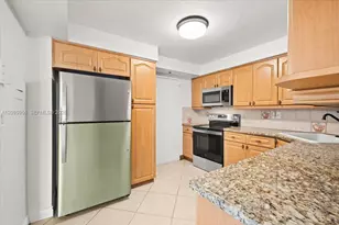 2780 NE 183rd St, Aventura, FL 33160 - Photo 17
