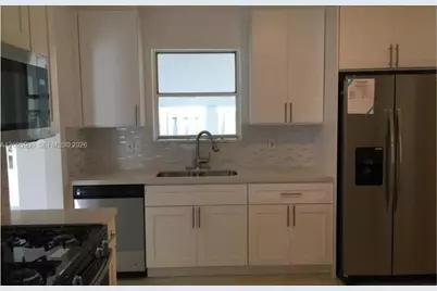 320 SW 7th Ct., Hallandale Beach, FL 33009 - Photo 5