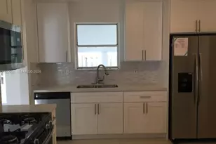 320 SW 7th Ct, Hallandale Beach, FL 33009 - Photo 5