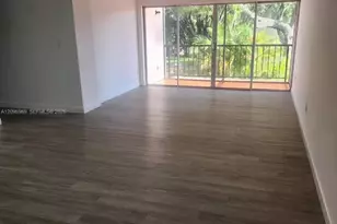 8889 N Fontainebleau Blvd, Miami, FL 33172 - Photo 5
