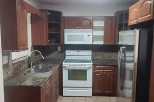 8889 N Fontainebleau Blvd, Miami, FL 33172 - Photo 7