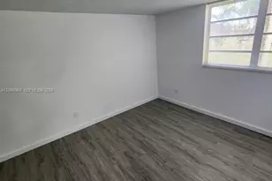 8889 N Fontainebleau Blvd, Miami, FL 33172 - Photo 19