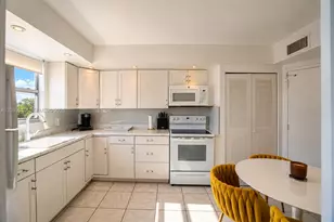 1351 NE Miami Gardens Dr, Miami, FL 33179 - Photo 7