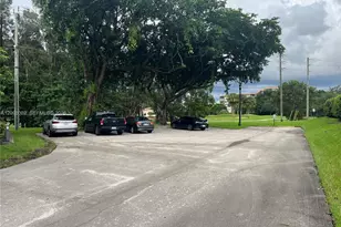 10301 NW 11th St, Pembroke Pines, FL 33026 - Photo 19