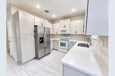 2419 SE 11th St, Homestead, FL 33035 - Photo 7