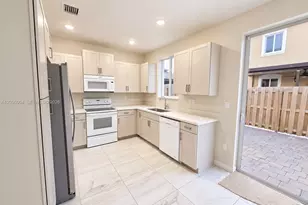 2419 SE 11th St, Homestead, FL 33035 - Photo 3