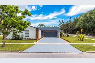 5090 SW 11th St, Margate, FL 33068 - Photo 5