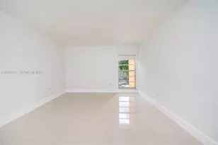 4709 NW 7th St, Miami, FL 33126 - Photo 9