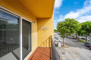 4709 NW 7th St, Miami, FL 33126 - Photo 17