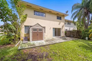 417 Kelly Ln, Weston, FL 33326 - Photo 7