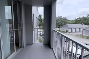 711 SW 111th Way, Pembroke Pines, FL 33025 - Photo 17