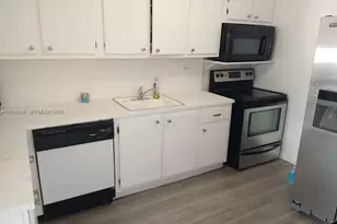 6039 Collins Ave, Miami Beach, FL 33140 - Photo 13