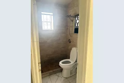 2910 NW 47th St, Miami, FL 33142 - Photo 9