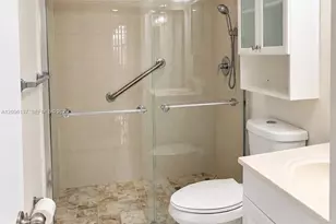 10135 NW 9th St Cir, Miami, FL 33172 - Photo 9