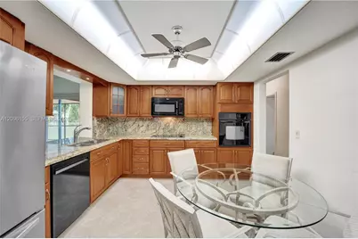 1731 NW 86th Ave, Pembroke Pines, FL 33024 - Photo 7