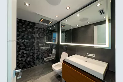 350 S Miami Ave #706, Miami, FL 33130 - Photo 17