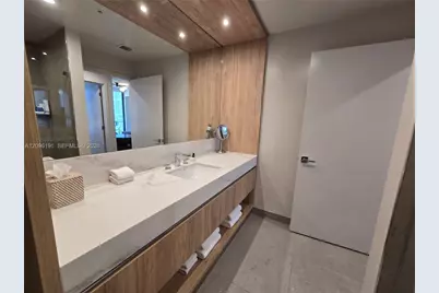 11 NE 6th St #2103, Miami, FL 33132 - Photo 7