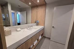 11 NE 6th St, Miami, FL 33132 - Photo 7