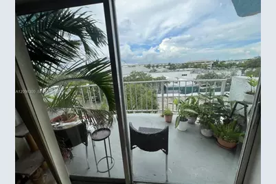 486 NW 165th St Rd #B-603, Miami, FL 33169 - Photo 1
