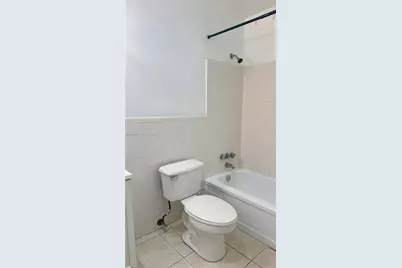 1009 NE 2nd St, Hallandale Beach, FL 33009 - Photo 7