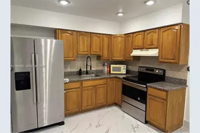 1009 NE 2nd St, Hallandale Beach, FL 33009 - Photo 13