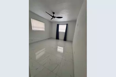 1009 NE 2nd St, Hallandale Beach, FL 33009 - Photo 15