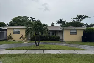 1009 NE 2nd St, Hallandale Beach, FL 33009 - Photo 1