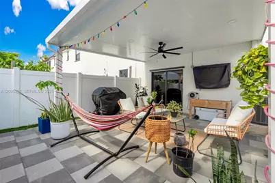 10615 W 34th Ct, Hialeah, FL 33018 - Photo 29