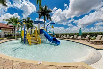 10615 W 34th Ct, Hialeah, FL 33018 - Photo 47