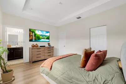 10615 W 34th Ct, Hialeah, FL 33018 - Photo 23