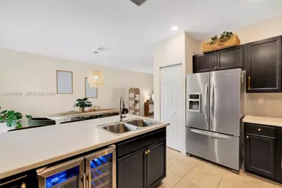 10615 W 34th Ct, Hialeah, FL 33018 - Photo 17