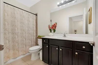 10615 W 34th Ct, Hialeah, FL 33018 - Photo 25