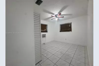 1320 W 37th St, Hialeah, FL 33012 - Photo 9