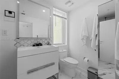 300 S Biscayne Blvd #T-1411, Miami, FL 33131 - Photo 9