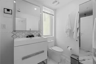 300 S Biscayne Blvd, Miami, FL 33131 - Photo 9